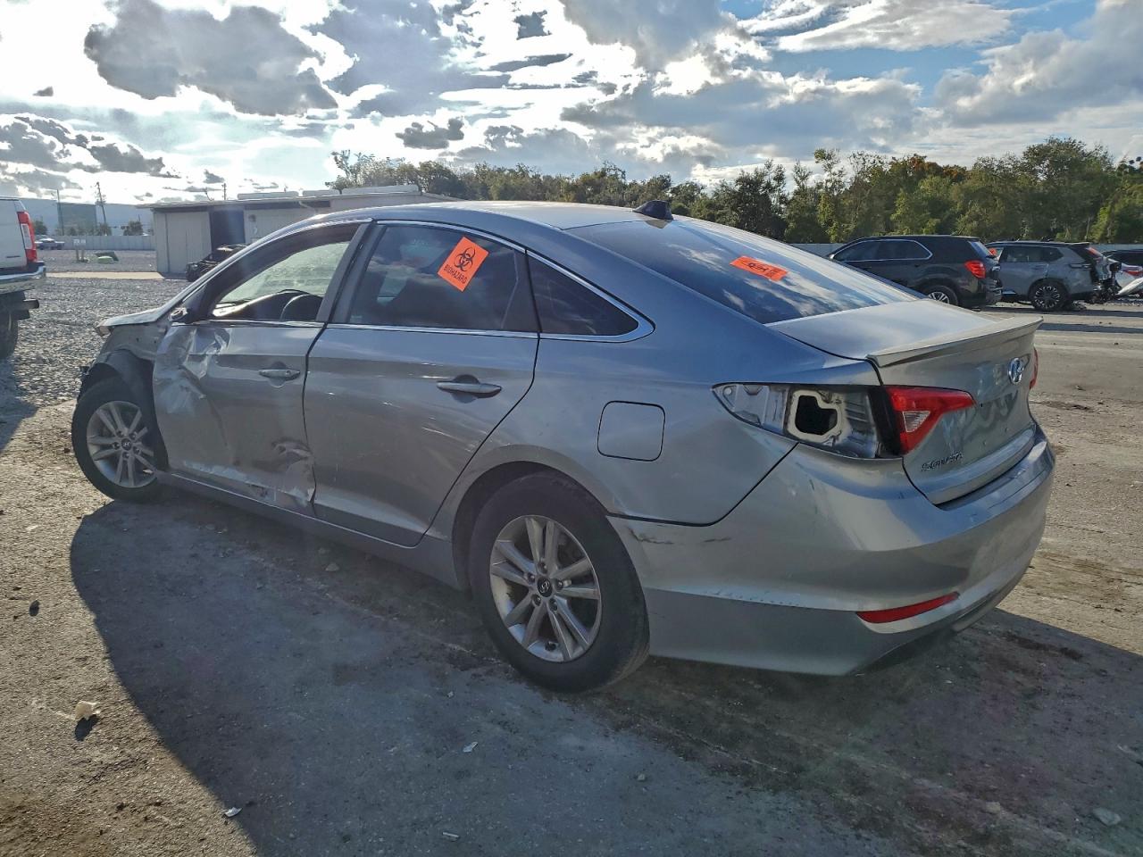 2015 HYUNDAI SONATA SE photo 3