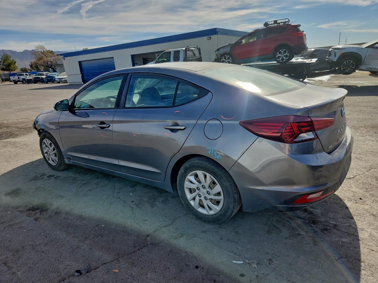 2019 HYUNDAI ELANTRA SE photo 2