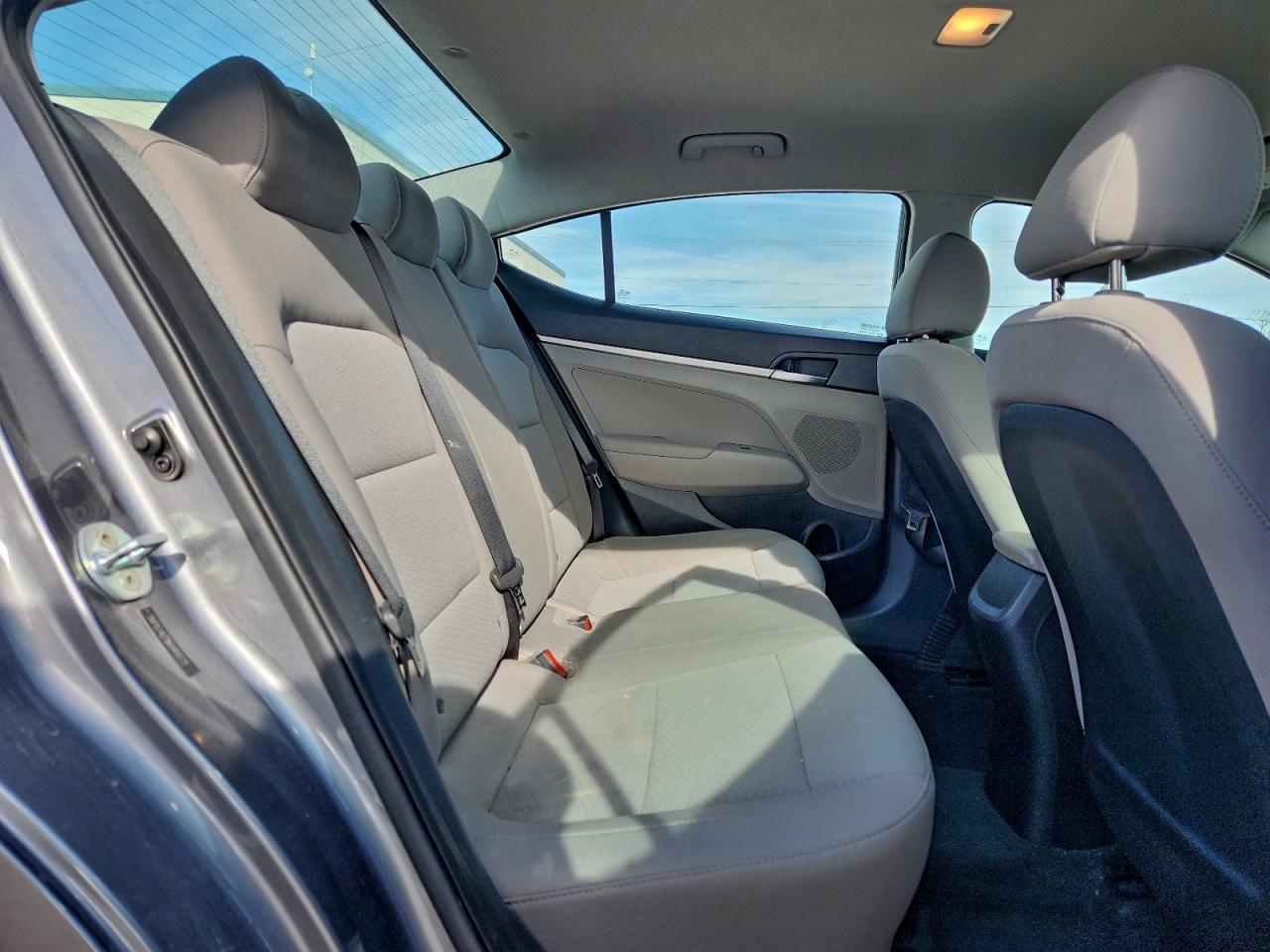2019 HYUNDAI ELANTRA SE photo 10