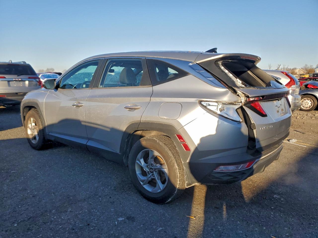 2022 HYUNDAI TUCSON SE photo 2