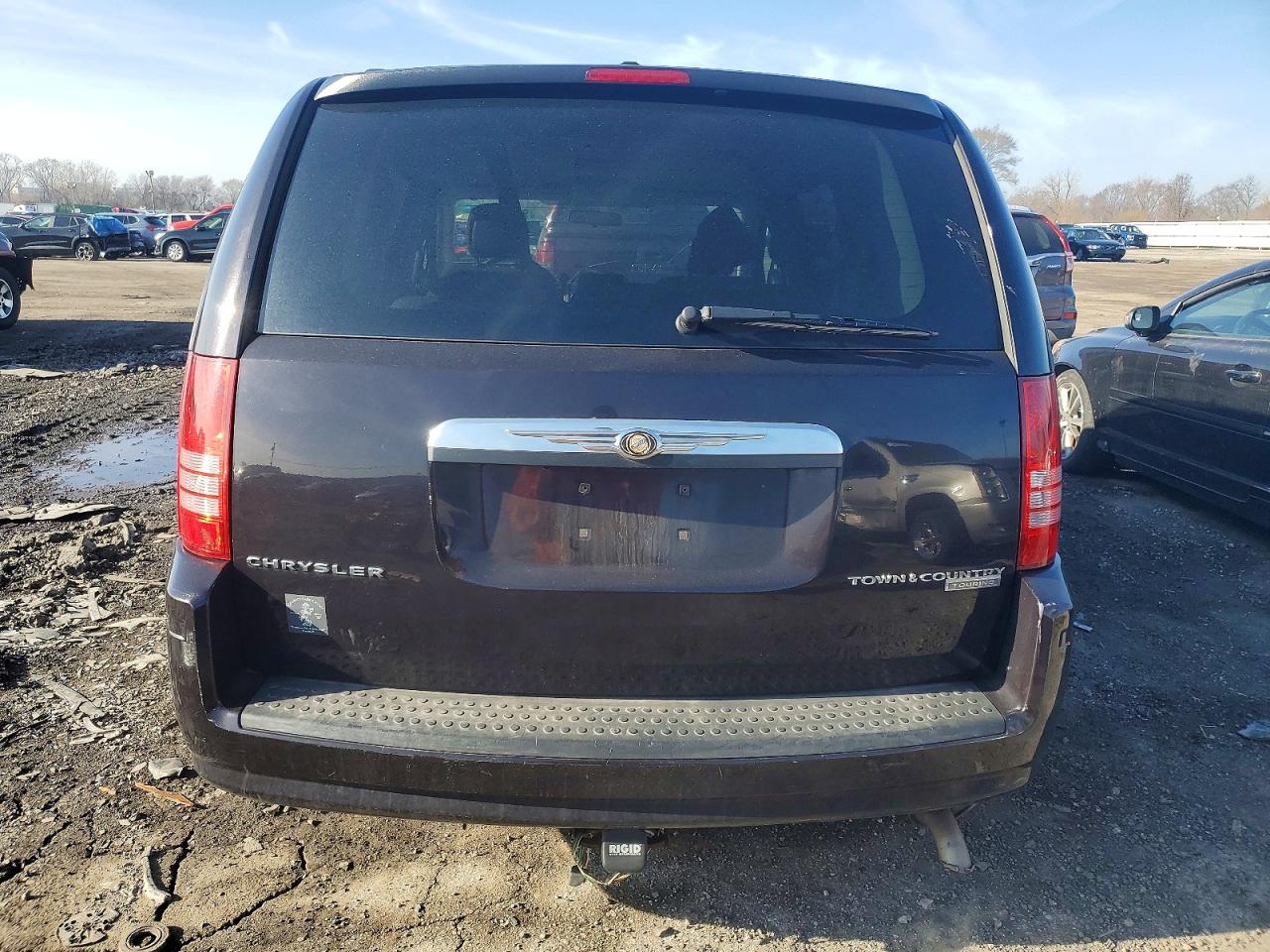 2010 CHRYSLER TOWN & COUNTRY TOURING photo 6