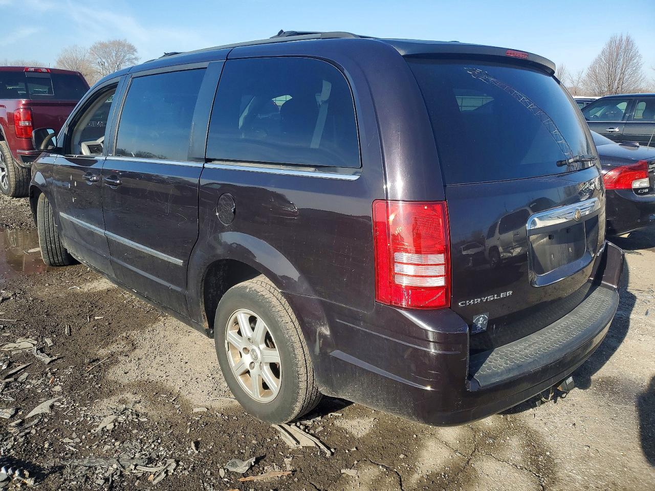 2010 CHRYSLER TOWN & COUNTRY TOURING photo 2