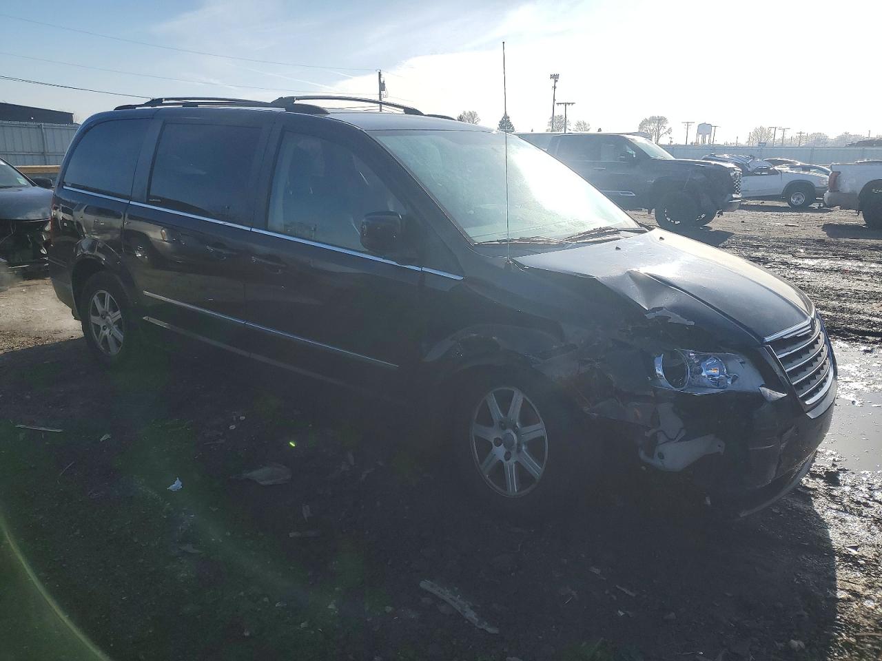 2010 CHRYSLER TOWN & COUNTRY TOURING photo 4
