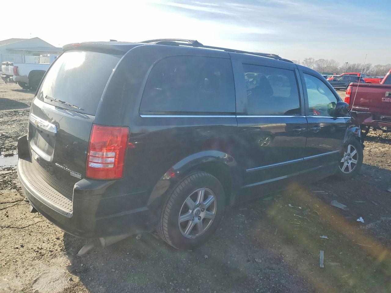 2010 CHRYSLER TOWN & COUNTRY TOURING photo 3