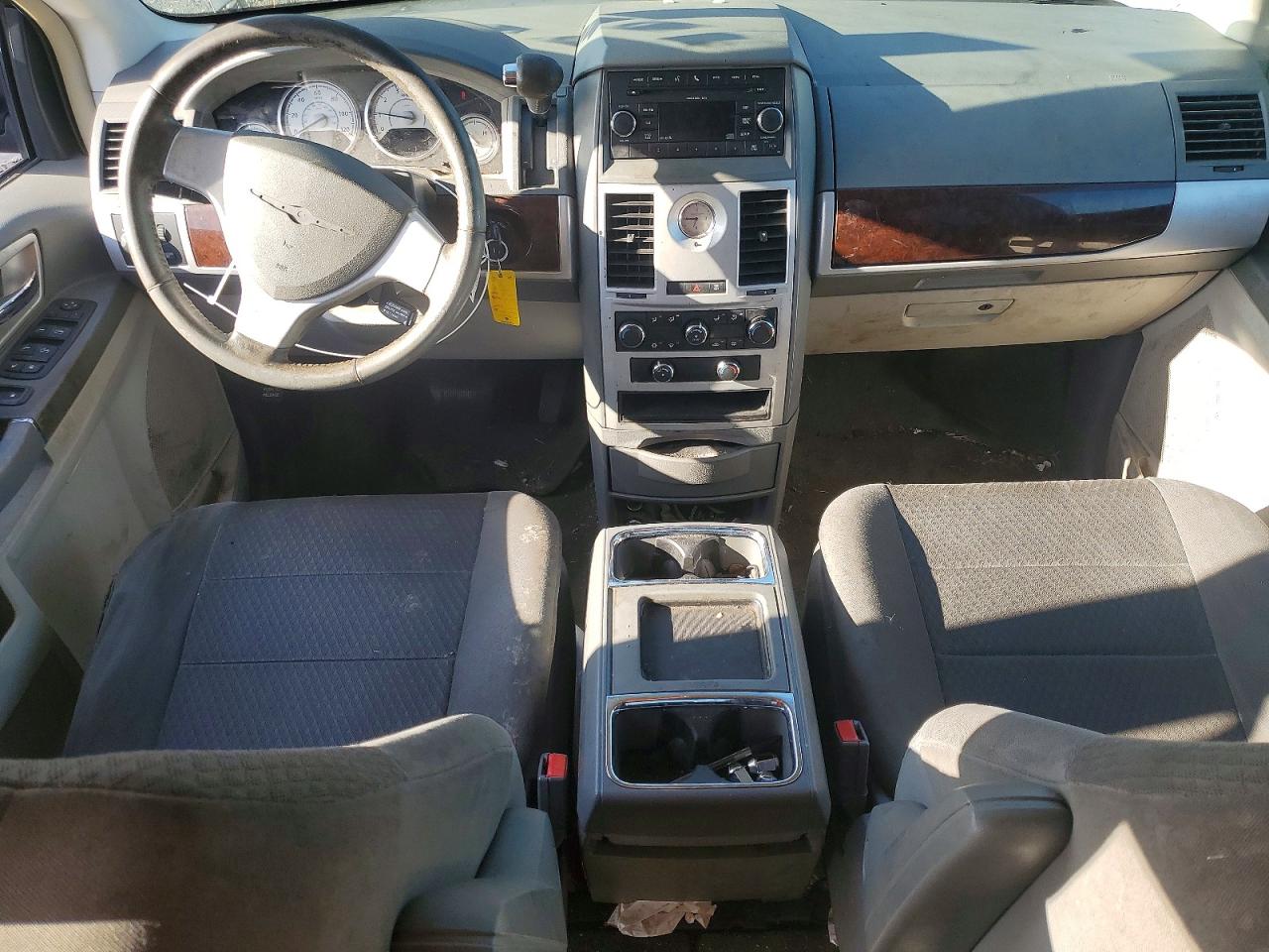 2010 CHRYSLER TOWN & COUNTRY TOURING photo 8