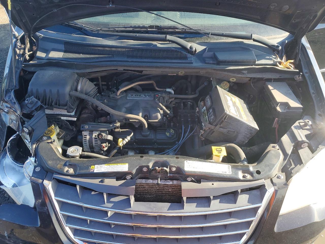 2010 CHRYSLER TOWN & COUNTRY TOURING photo 12