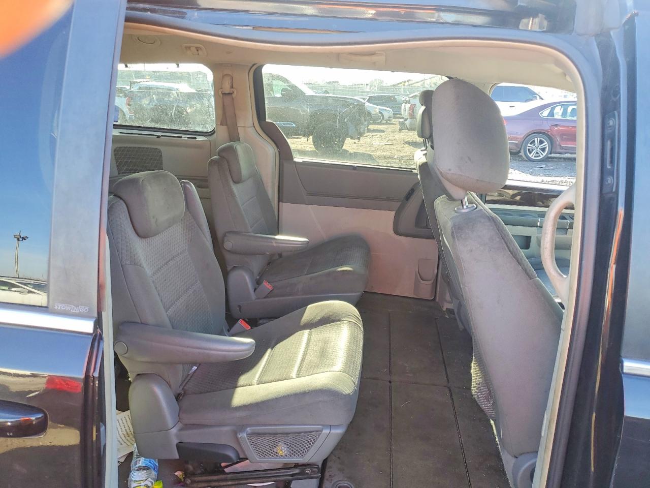 2010 CHRYSLER TOWN & COUNTRY TOURING photo 11