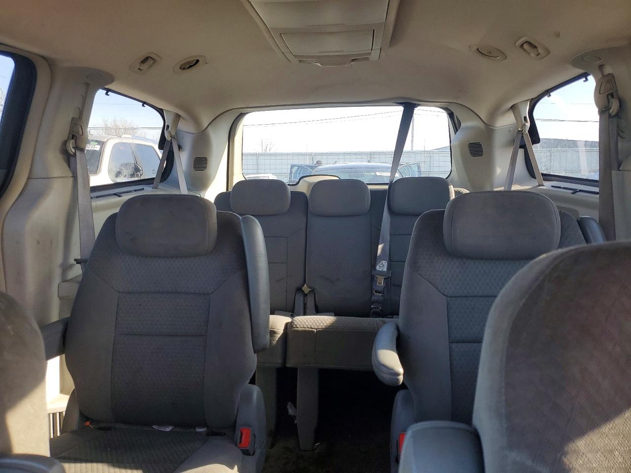 2010 CHRYSLER TOWN & COUNTRY TOURING photo 10