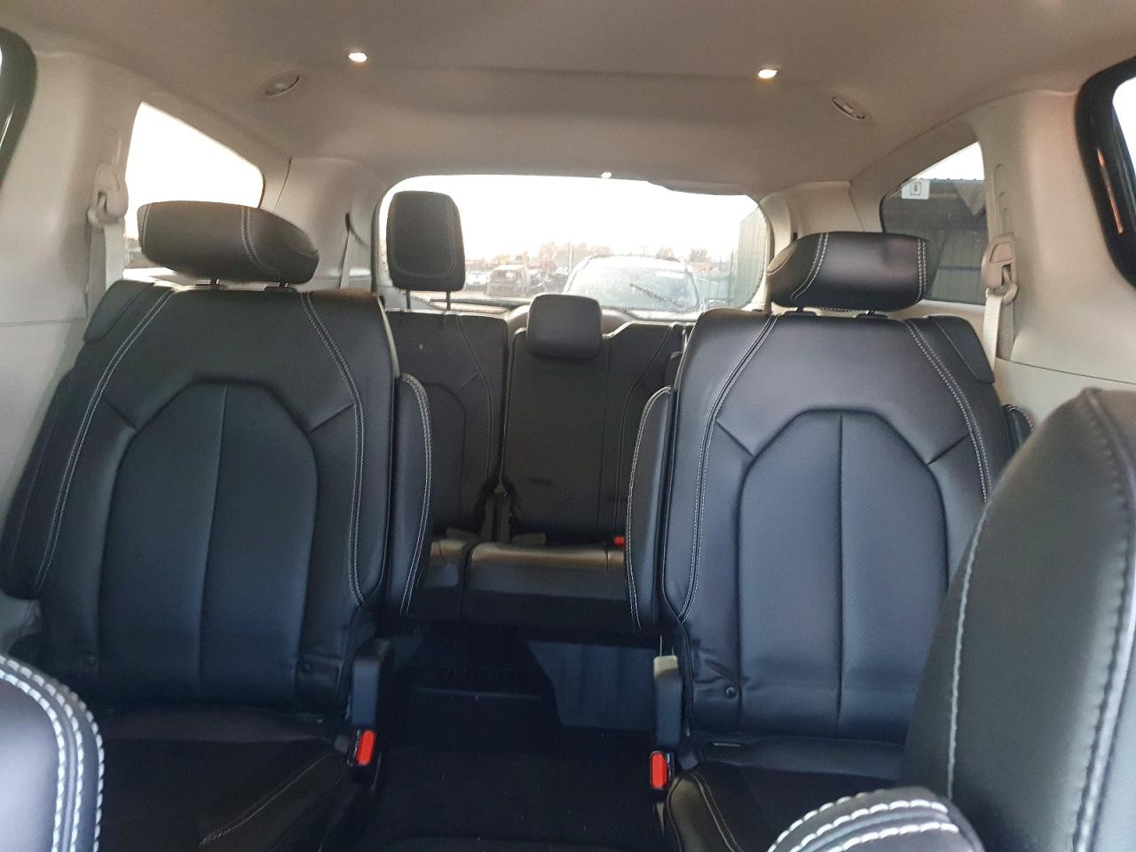 2024 CHRYSLER PACIFICA TOURING L photo 10