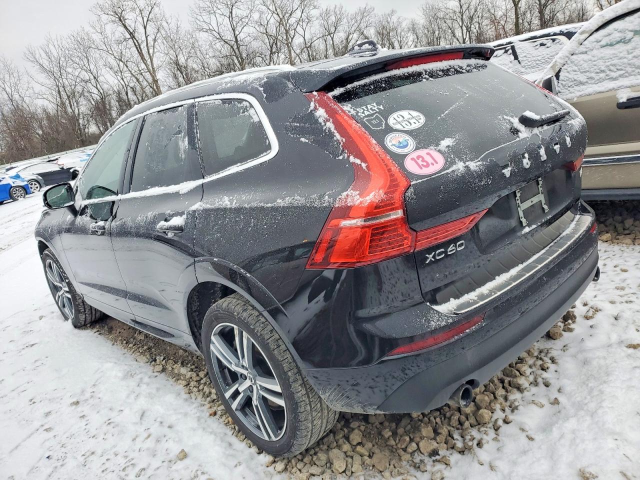 2021 VOLVO XC60 T6 MOMENTUM photo 2