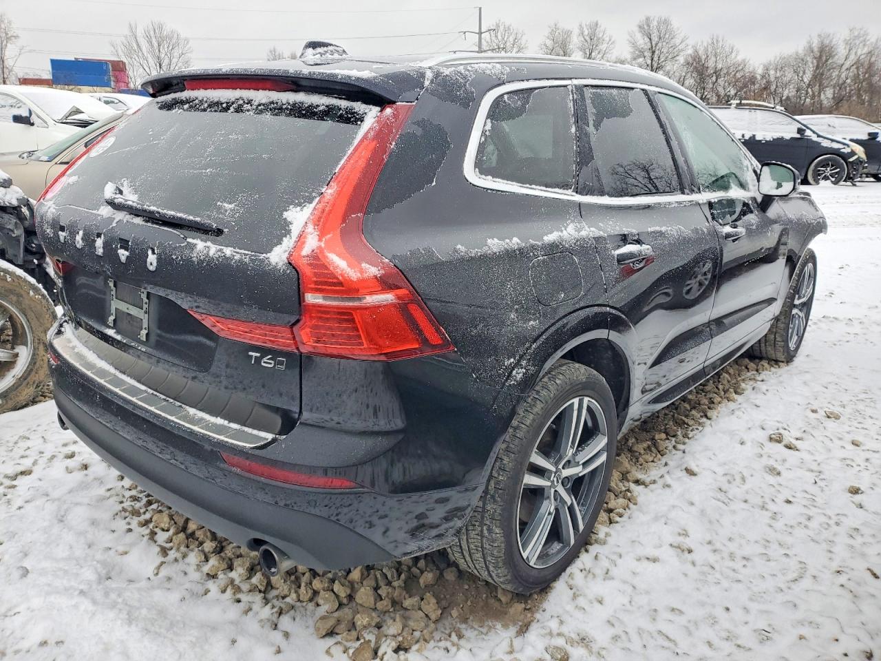 2021 VOLVO XC60 T6 MOMENTUM photo 3