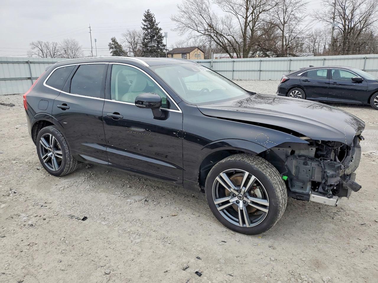 2021 VOLVO XC60 T6 MOMENTUM photo 4