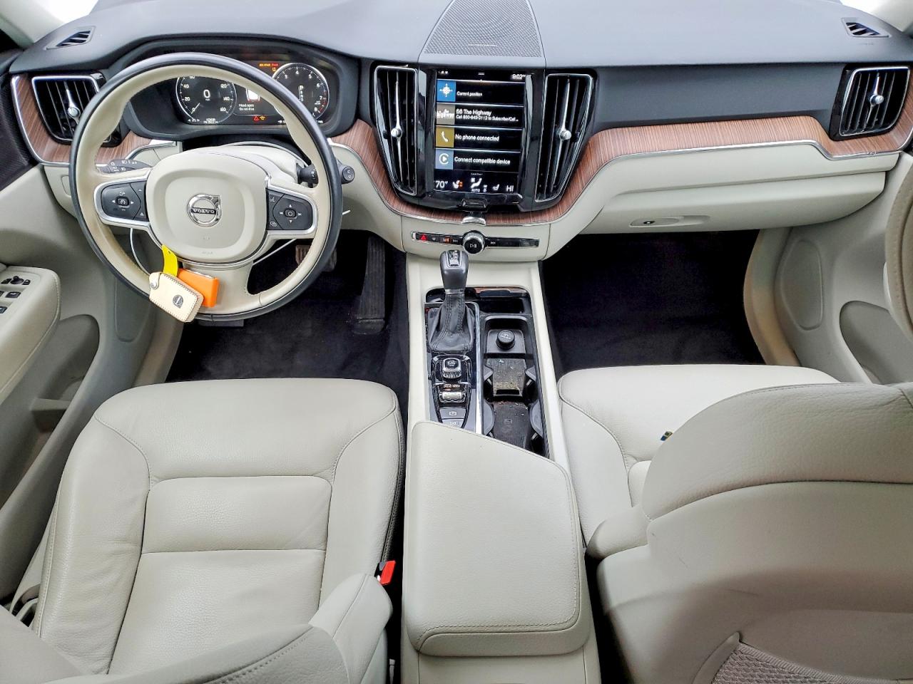 2021 VOLVO XC60 T6 MOMENTUM photo 8
