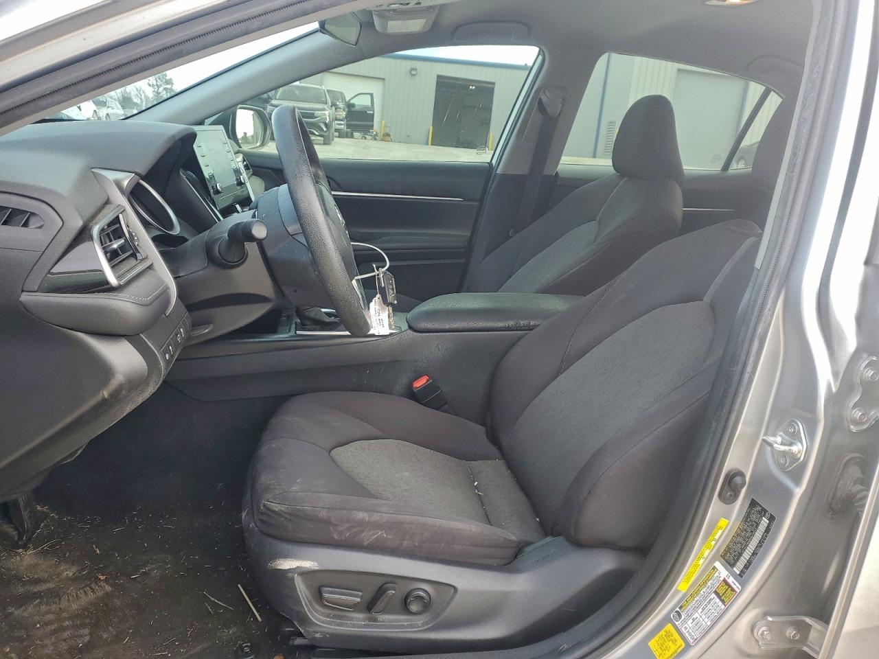 2022 TOYOTA CAMRY LE photo 19