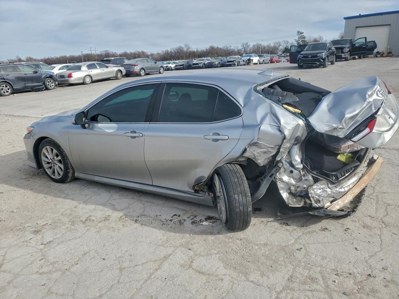 2022 TOYOTA CAMRY LE photo 4