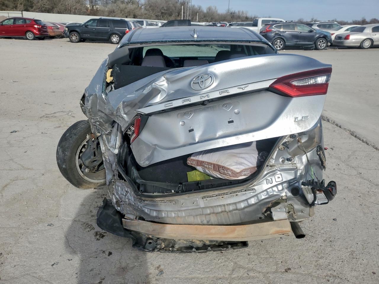 2022 TOYOTA CAMRY LE photo 16
