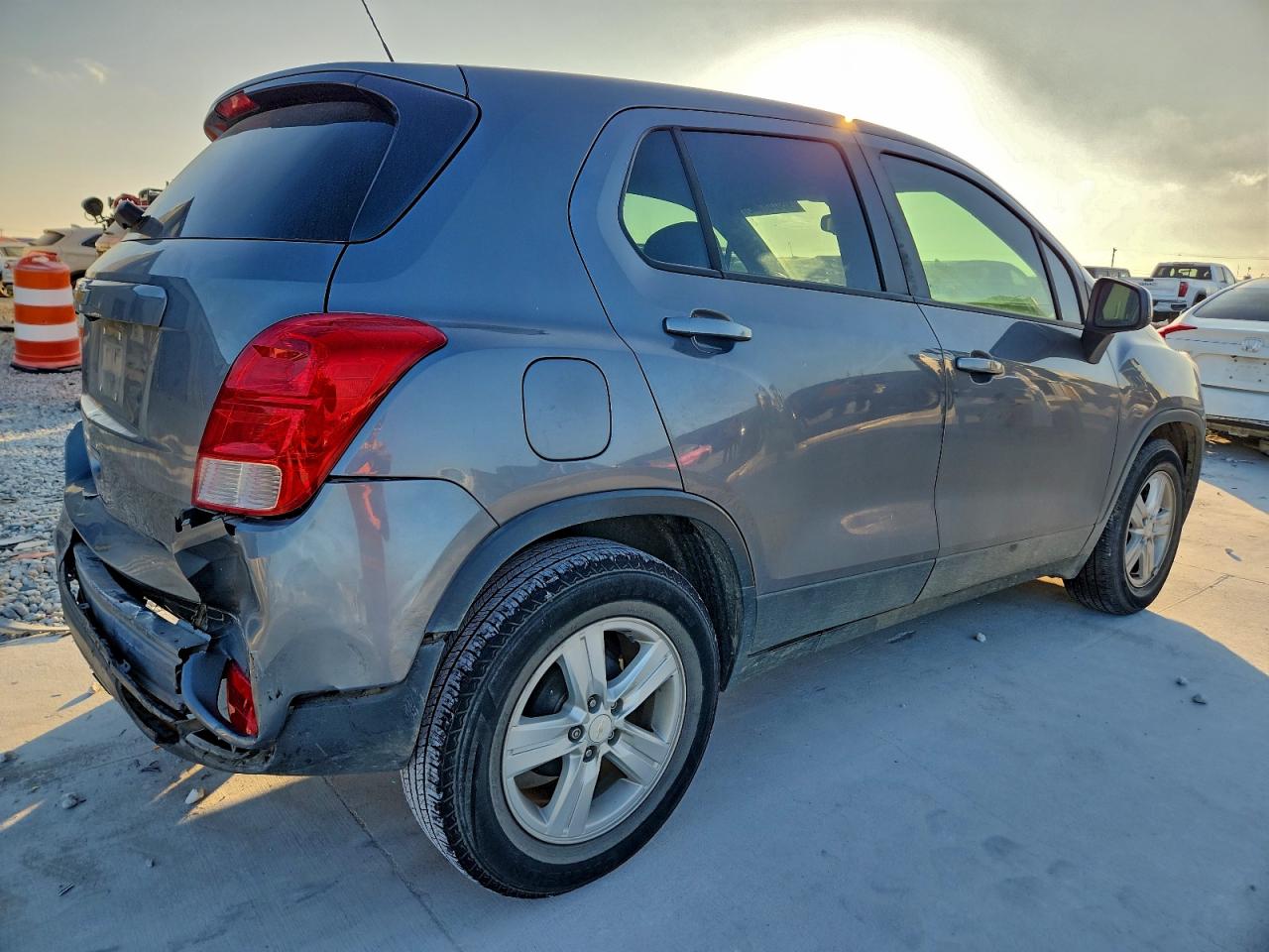 2020 CHEVROLET TRAX LS photo 3