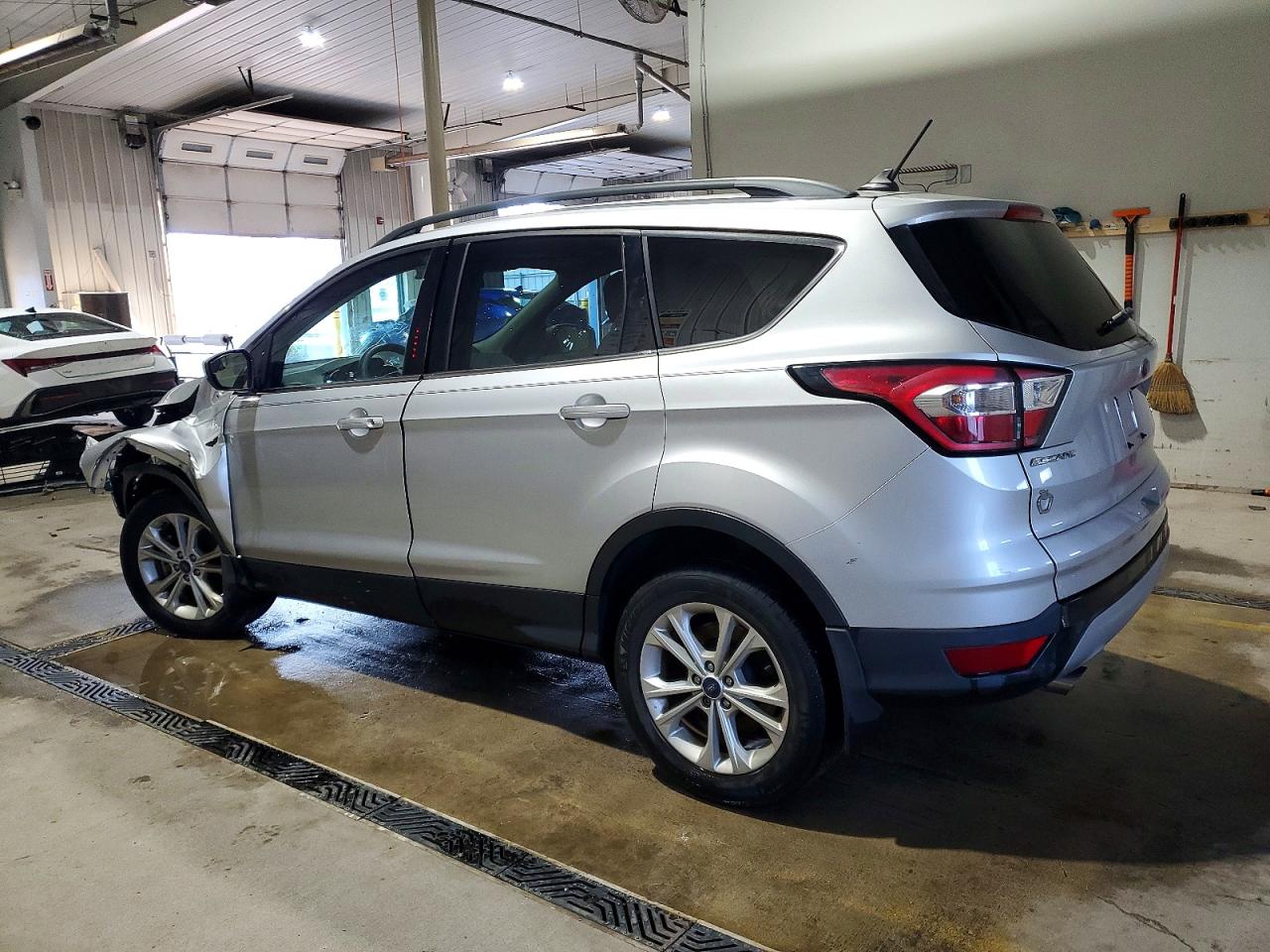 2018 FORD ESCAPE SE photo 2