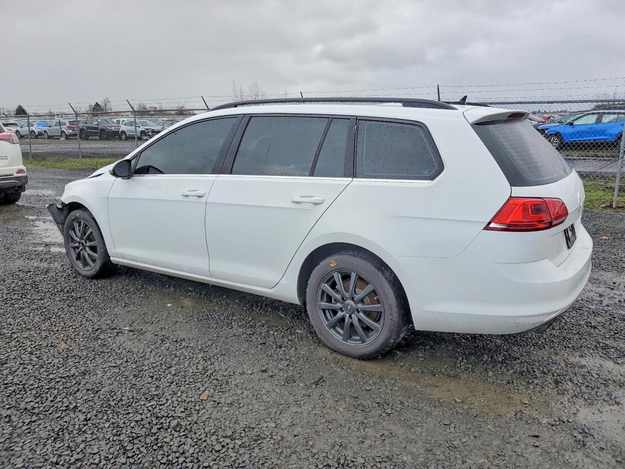 2017 VOLKSWAGEN GOLF SPORTWAGEN S photo 2