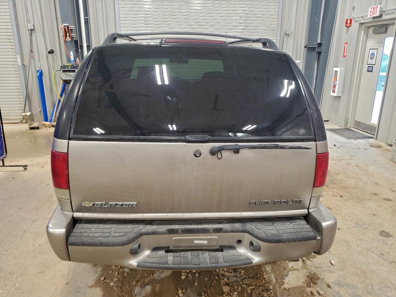 2004 CHEVROLET BLAZER photo 6