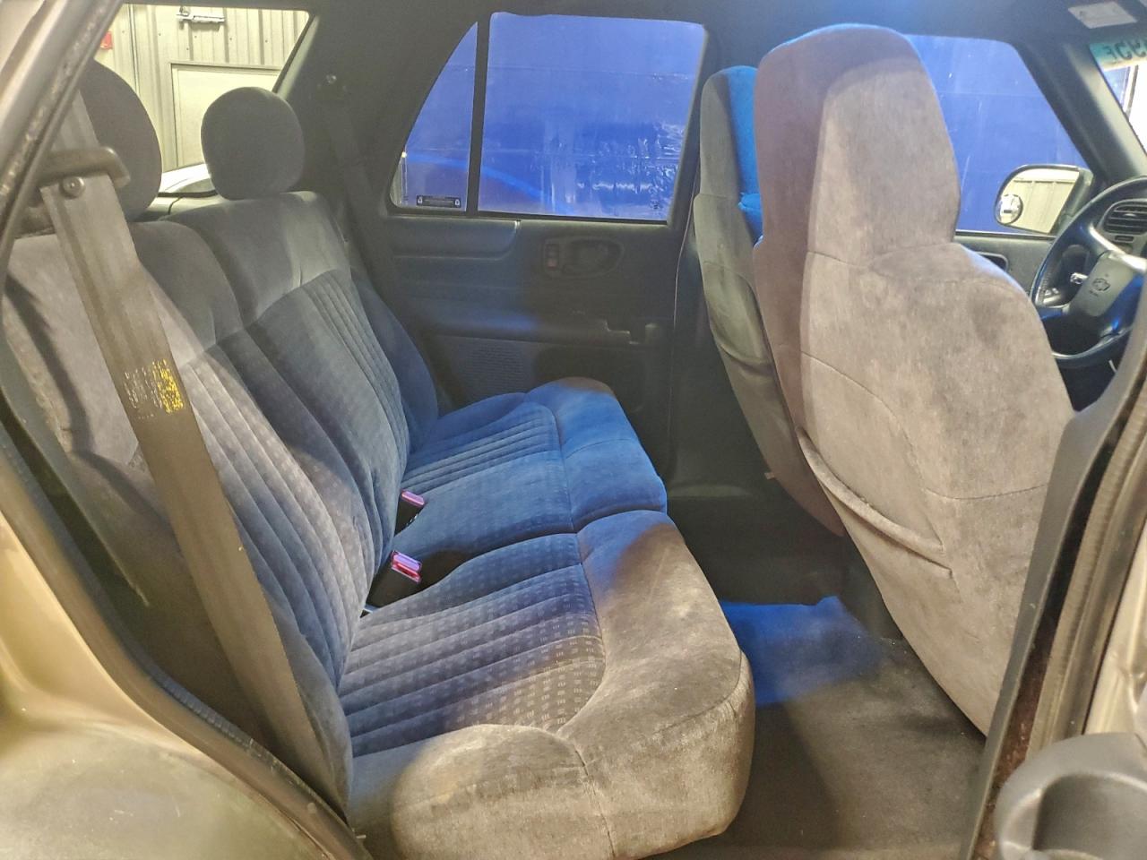 2004 CHEVROLET BLAZER photo 11