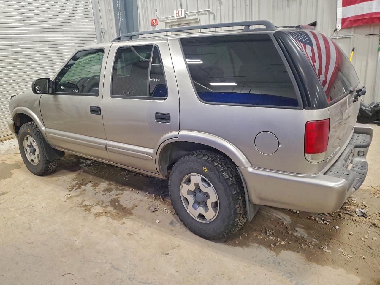2004 CHEVROLET BLAZER photo 2