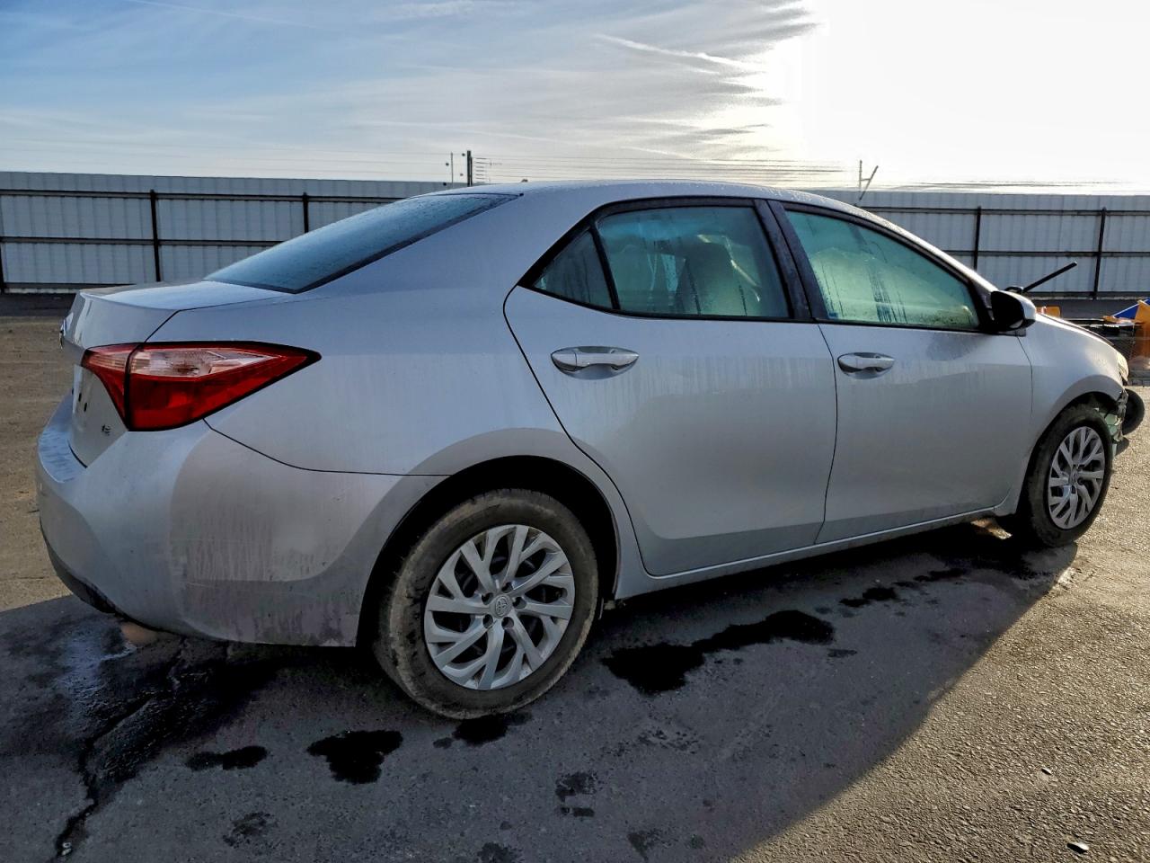 2018 TOYOTA COROLLA L photo 3