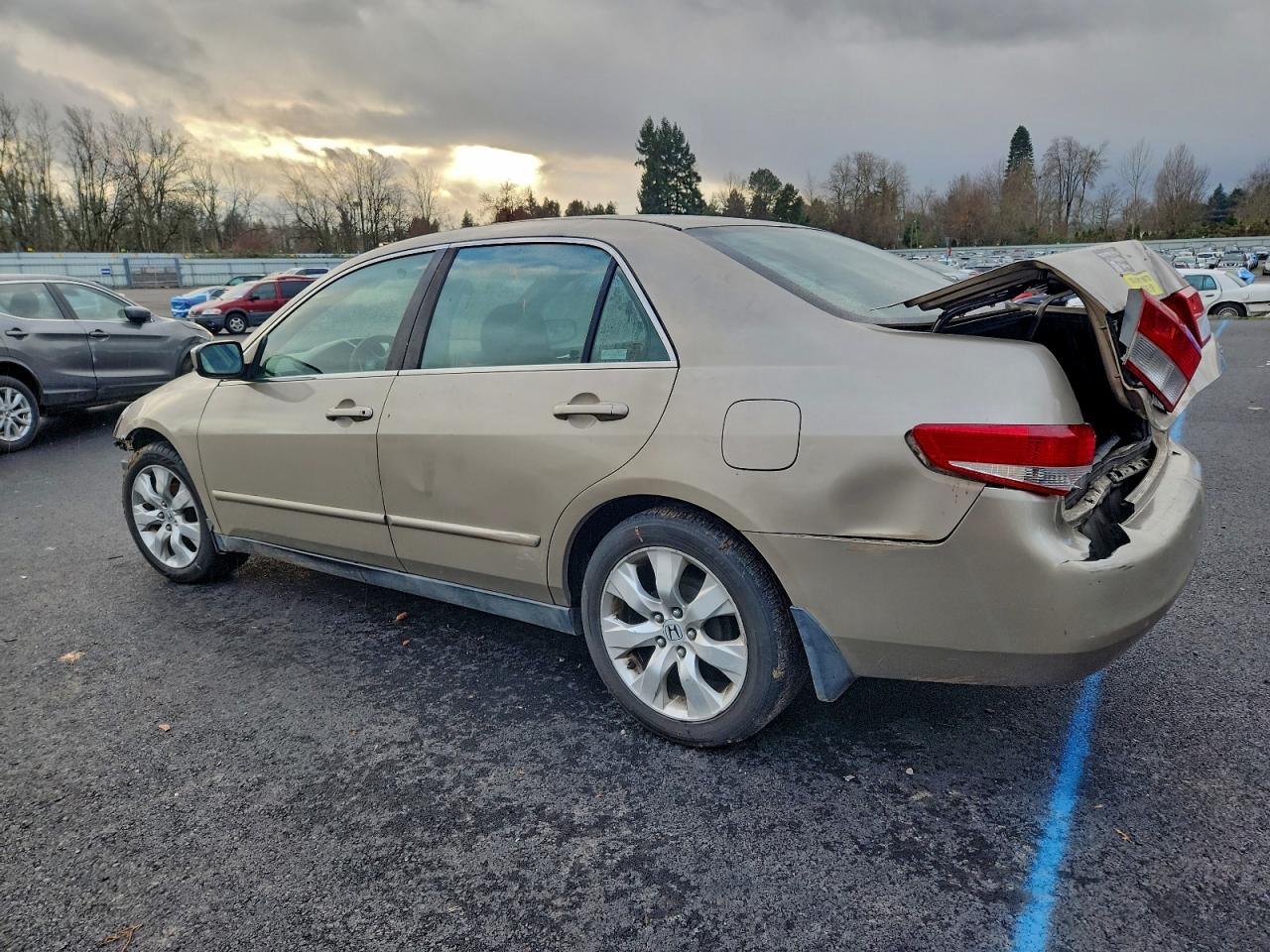 2004 HONDA ACCORD LX photo 2