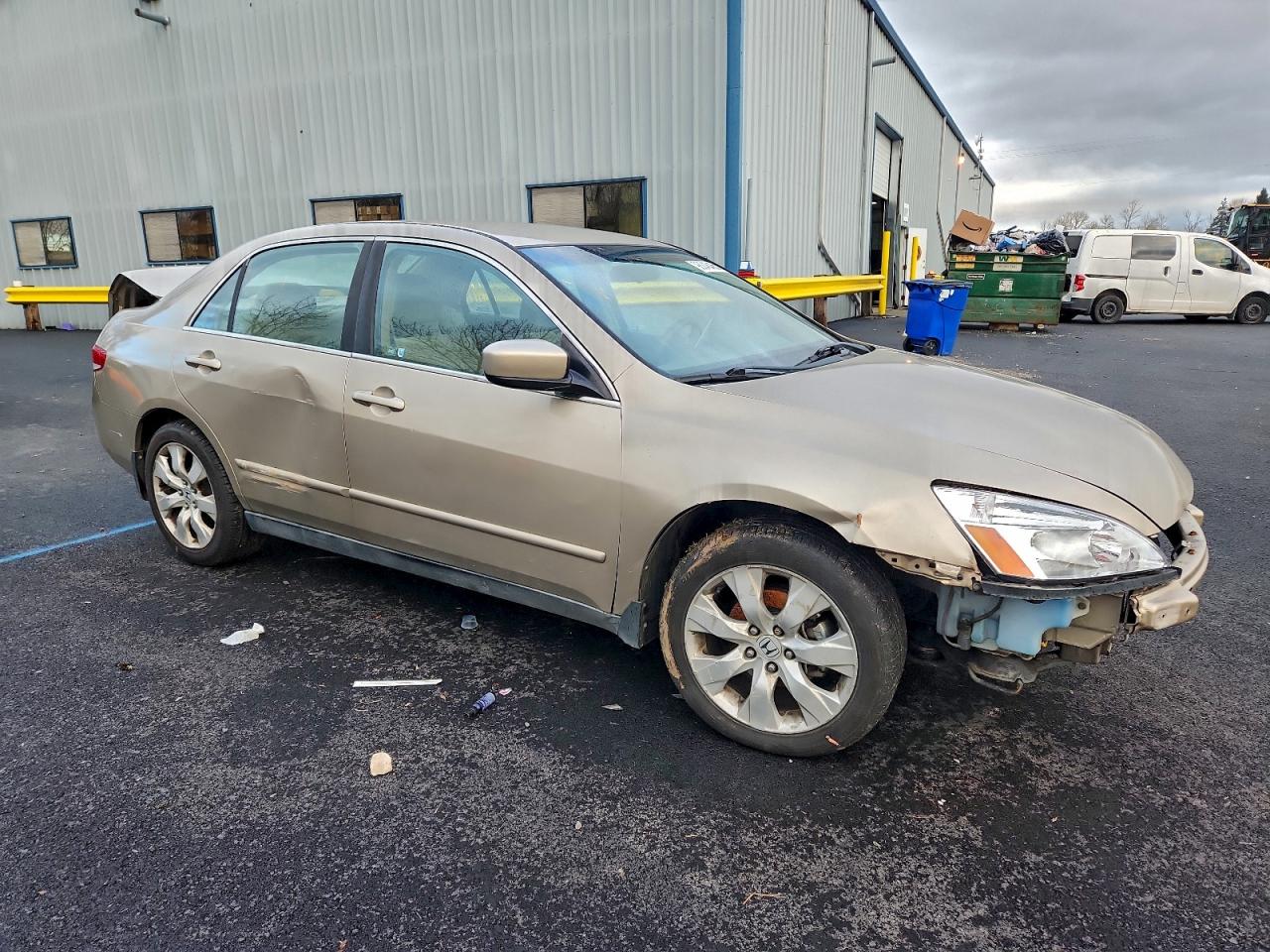 2004 HONDA ACCORD LX photo 4