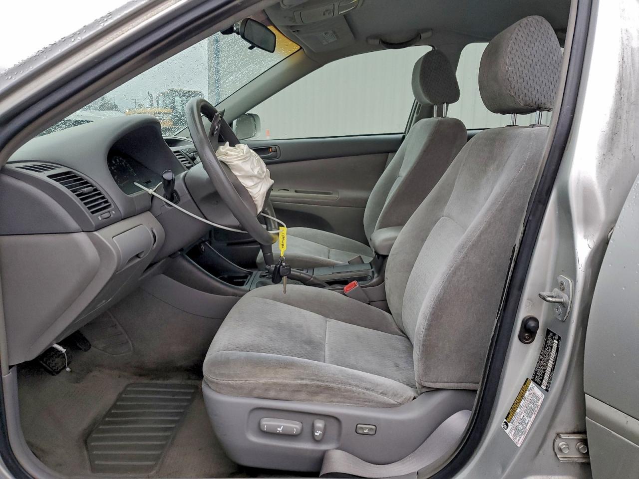 2004 TOYOTA CAMRY LE photo 7