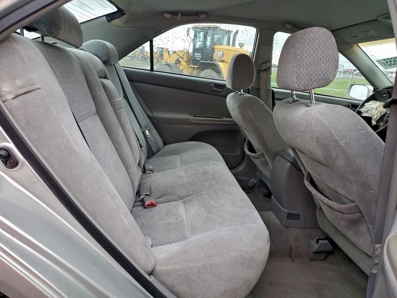 2004 TOYOTA CAMRY LE photo 10