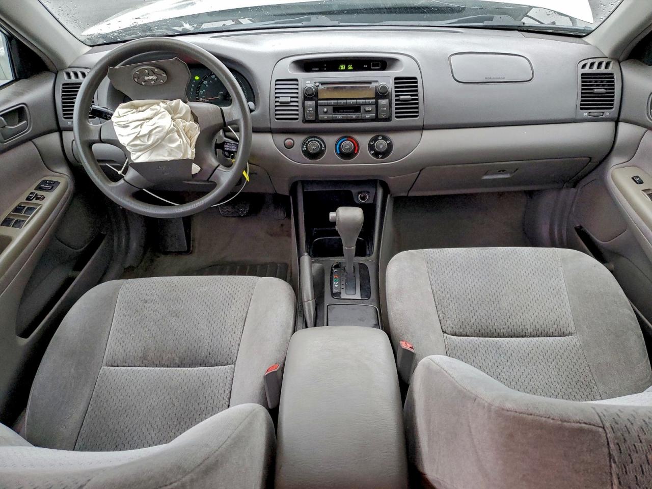 2004 TOYOTA CAMRY LE photo 8