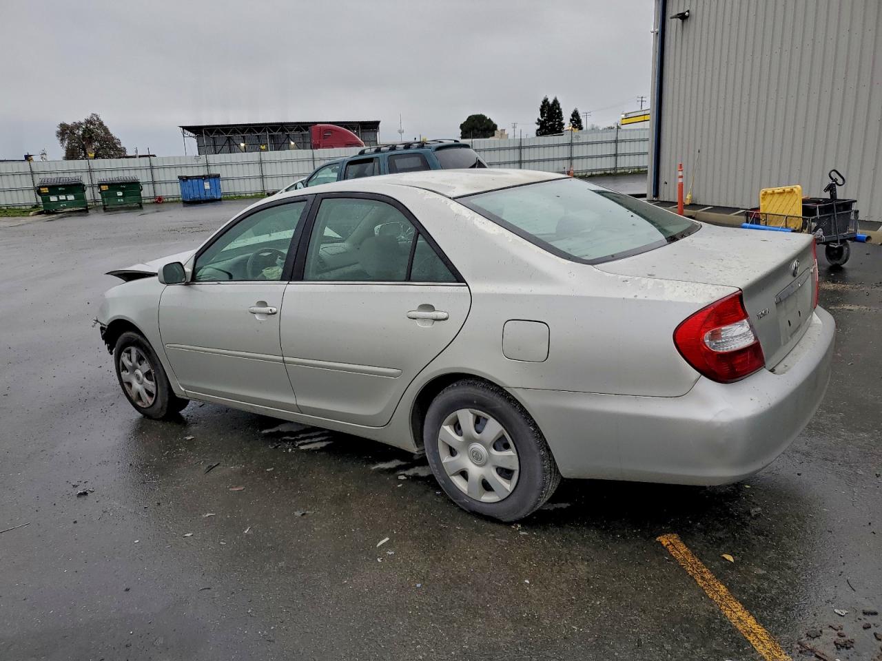 2004 TOYOTA CAMRY LE photo 2