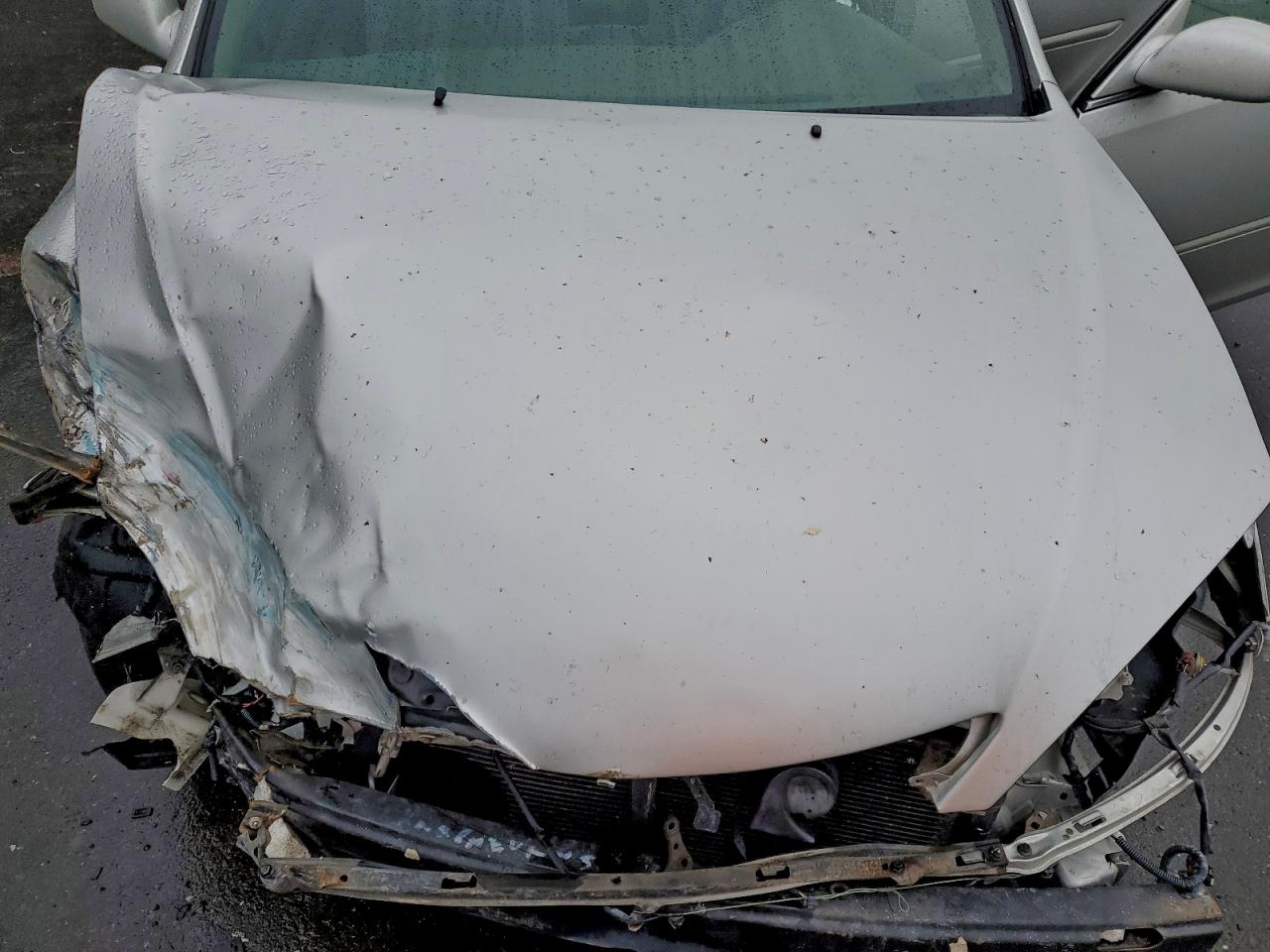 2004 TOYOTA CAMRY LE photo 11