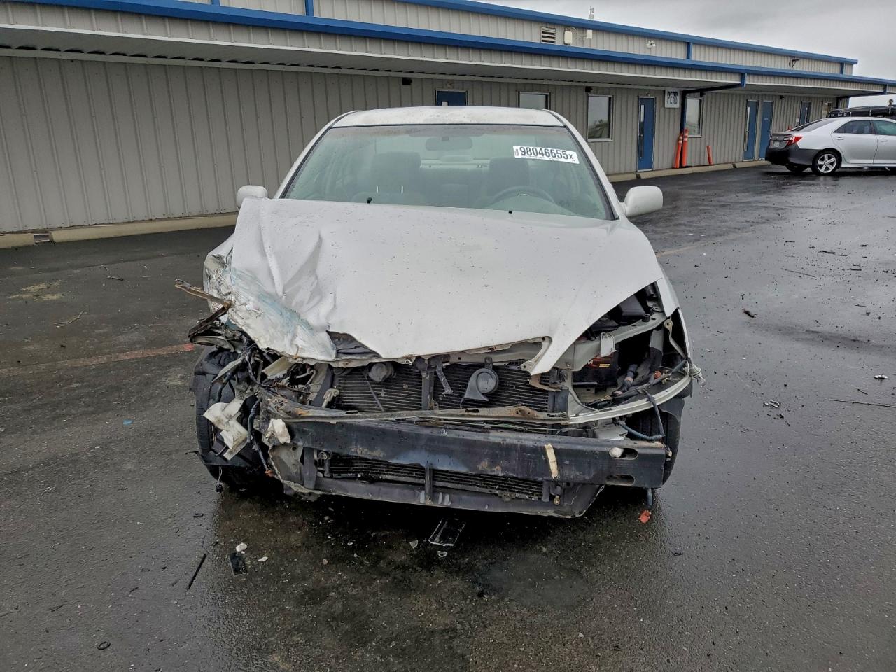 2004 TOYOTA CAMRY LE photo 5