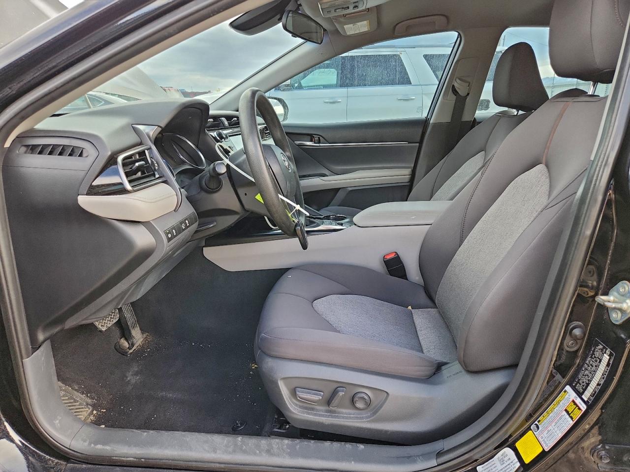 2020 TOYOTA CAMRY LE photo 7
