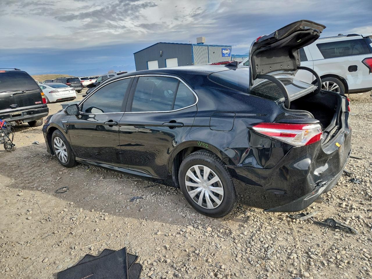 2020 TOYOTA CAMRY LE photo 2