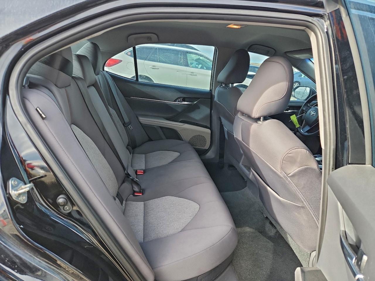 2020 TOYOTA CAMRY LE photo 10