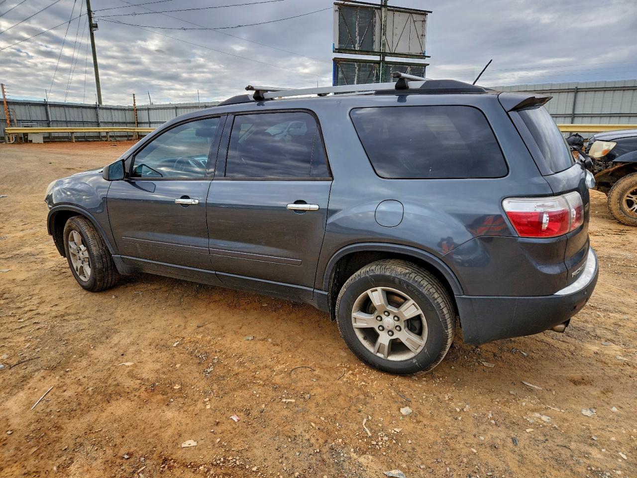 2011 GMC ACADIA SLE photo 3