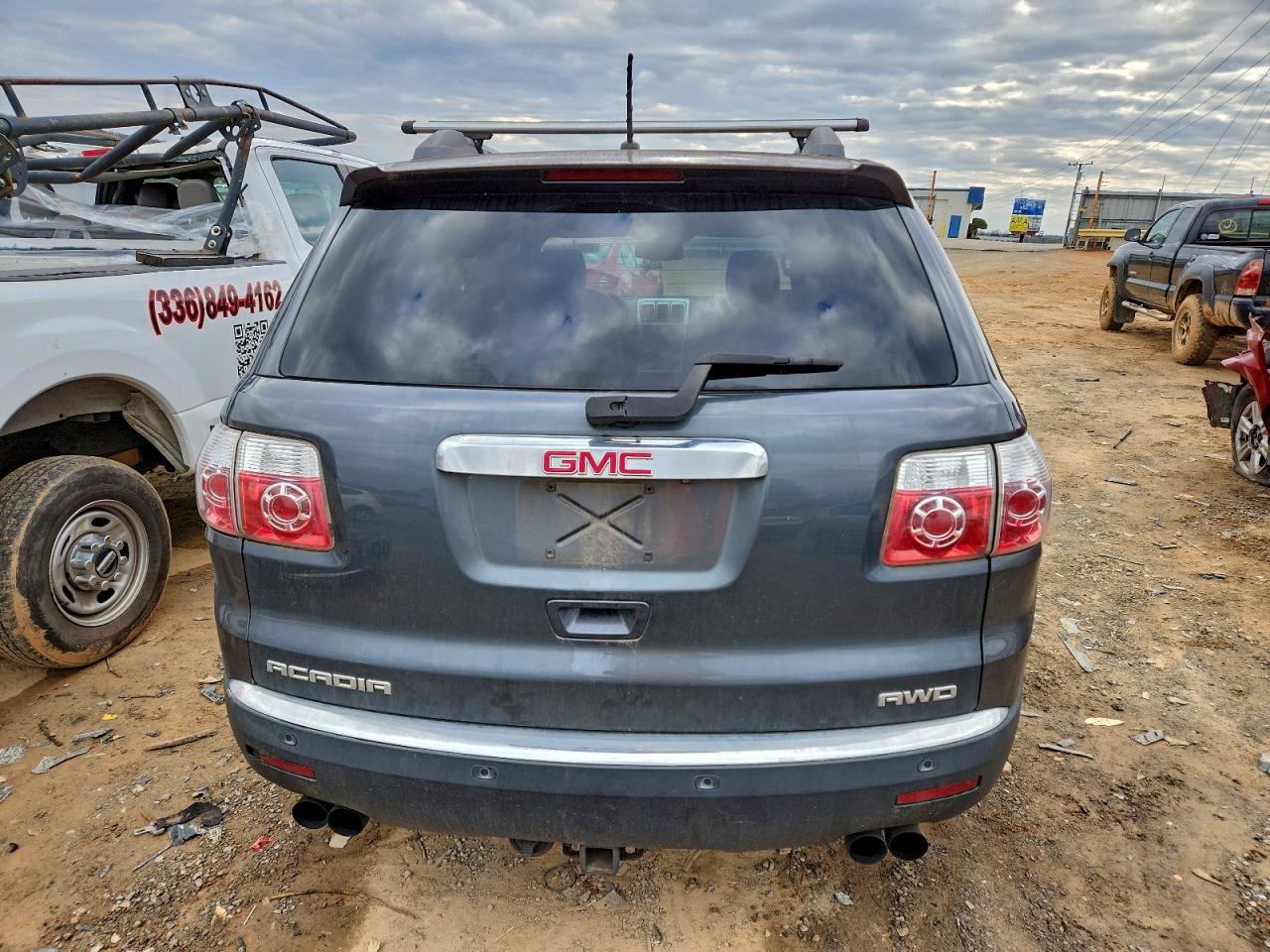 2011 GMC ACADIA SLE photo 11