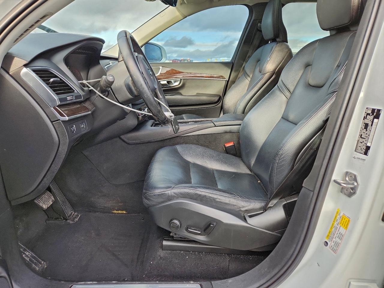 2019 VOLVO XC90 T6 MOMENTUM photo 7
