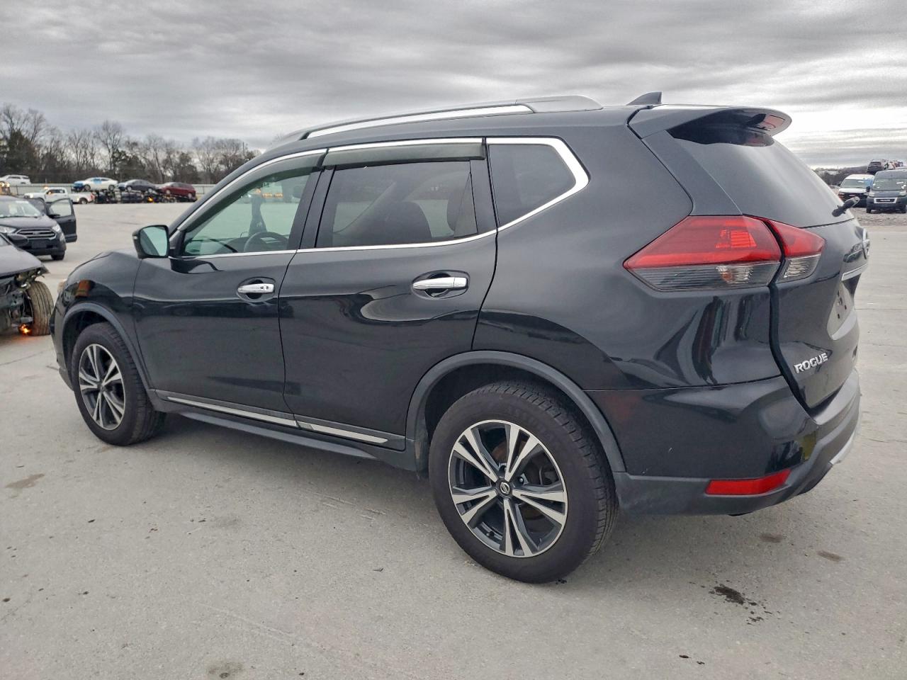 2018 NISSAN ROGUE S photo 2