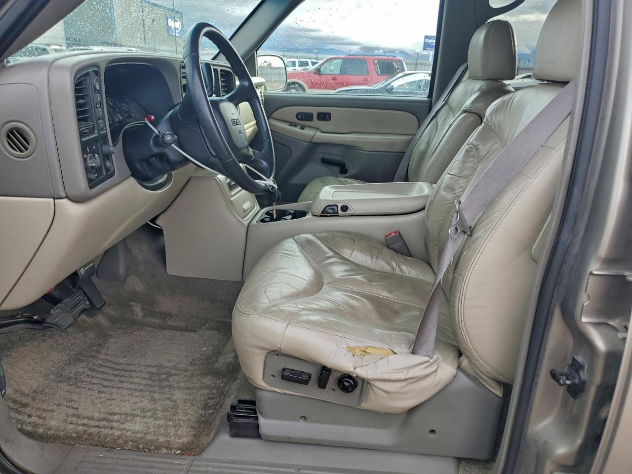 2002 GMC YUKON XL K1500 photo 13