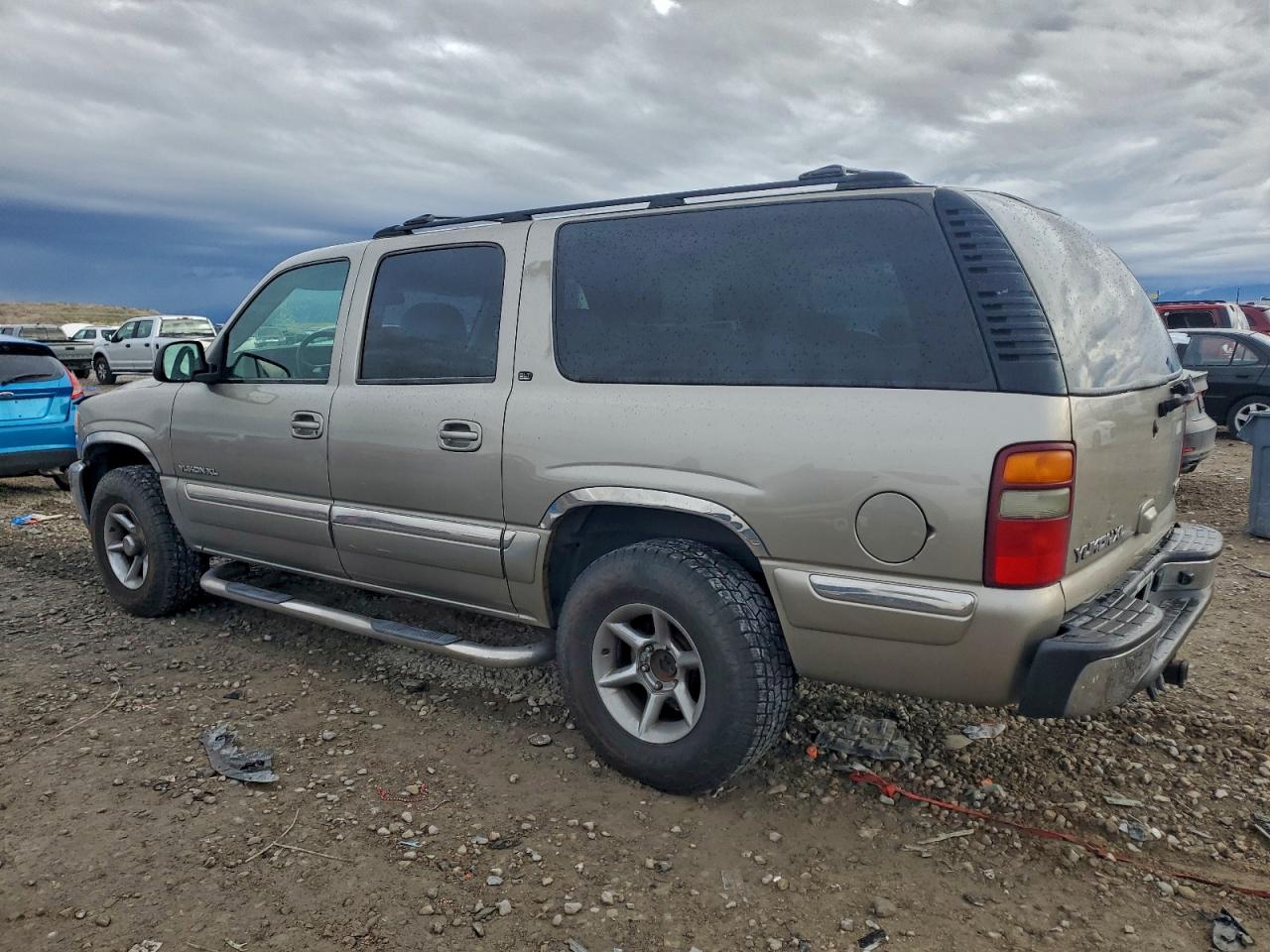 2002 GMC YUKON XL K1500 photo 3