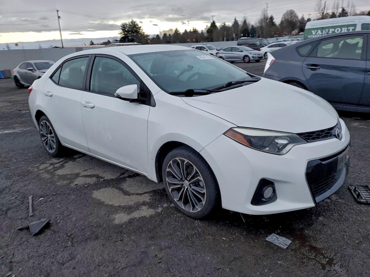 2014 TOYOTA COROLLA L photo 4