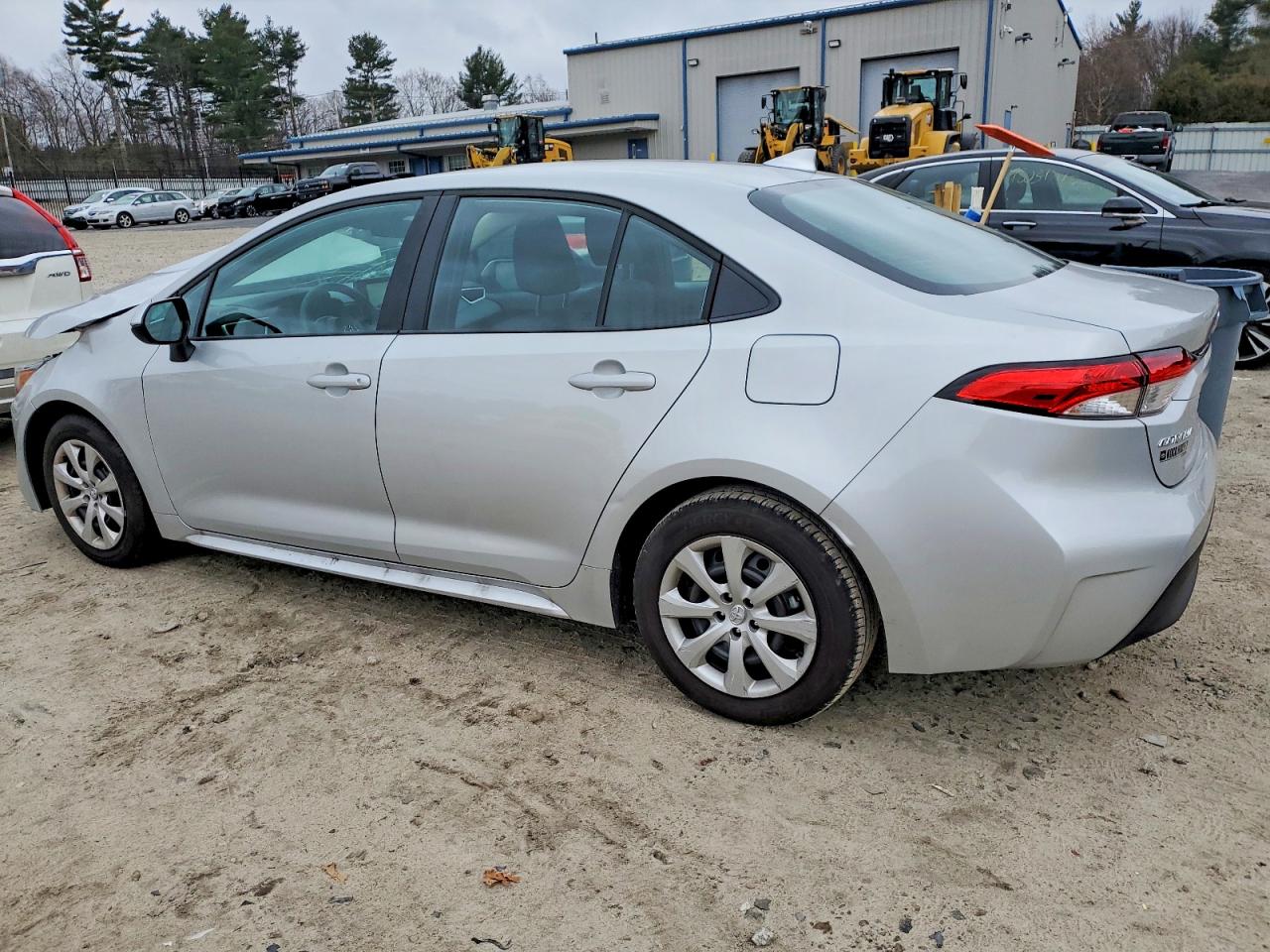 2025 TOYOTA COROLLA LE photo 2