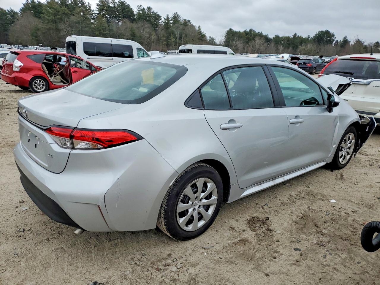 2025 TOYOTA COROLLA LE photo 3