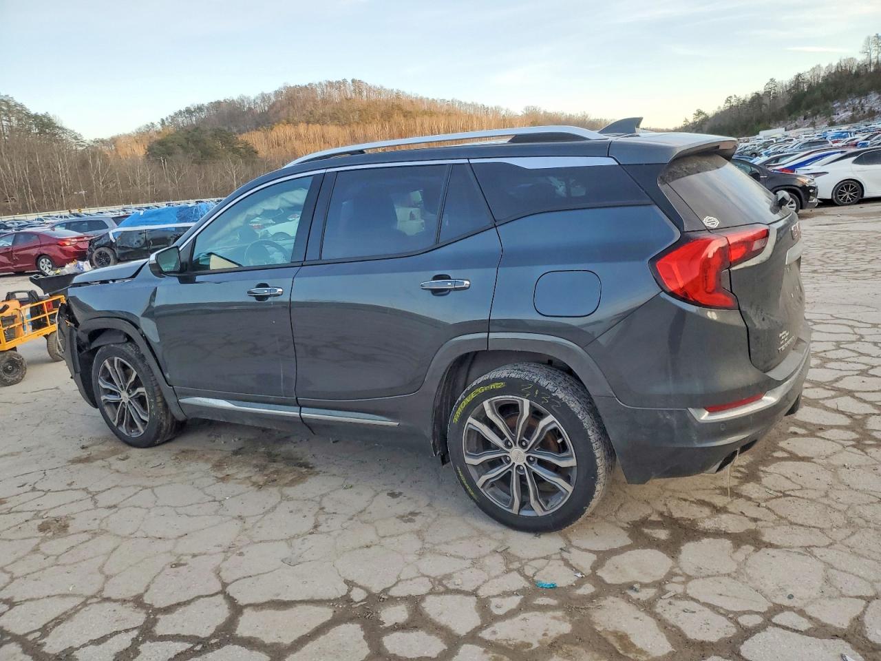 2019 GMC TERRAIN DENALI photo 2
