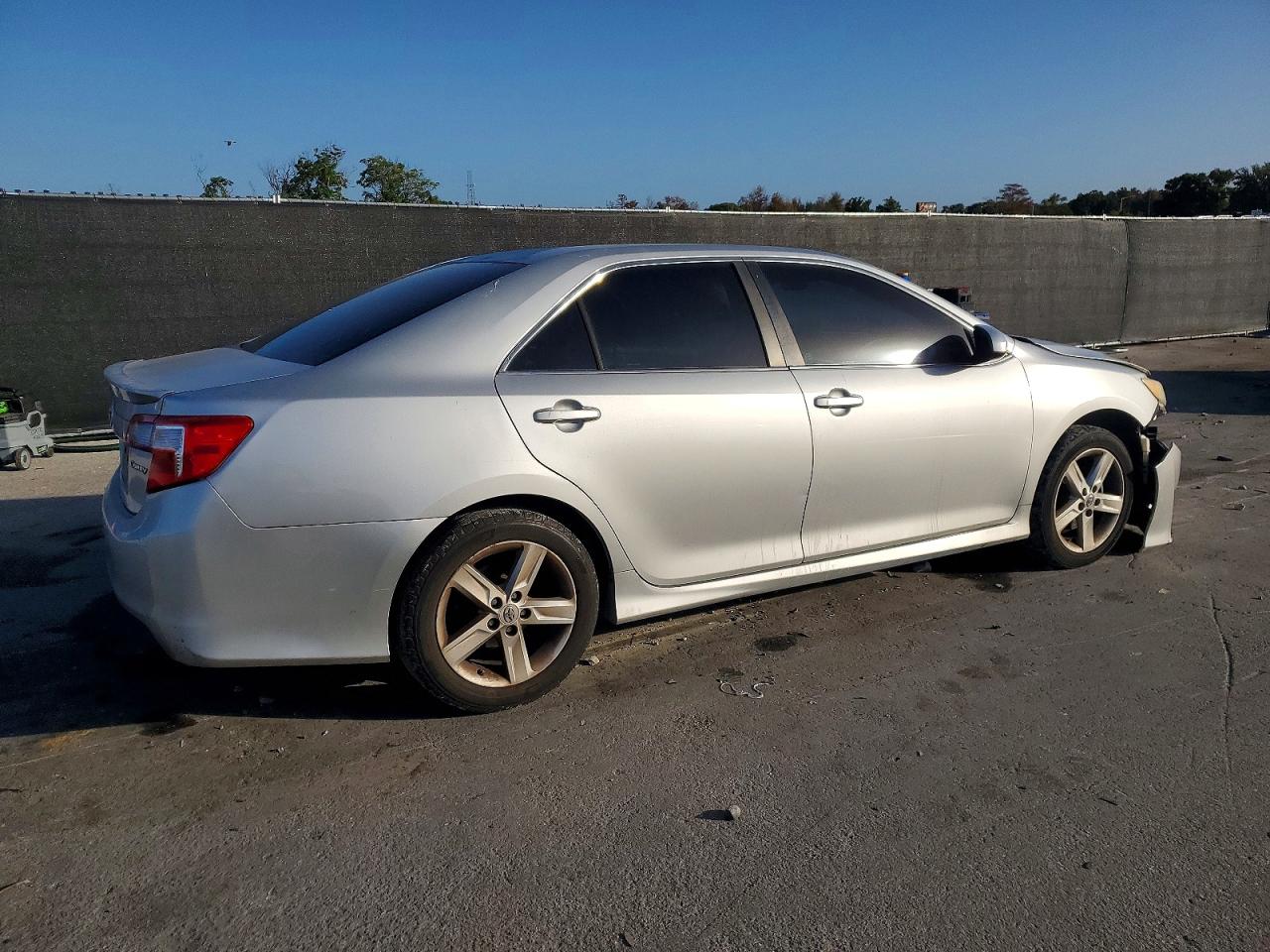 2012 TOYOTA CAMRY BASE photo 5