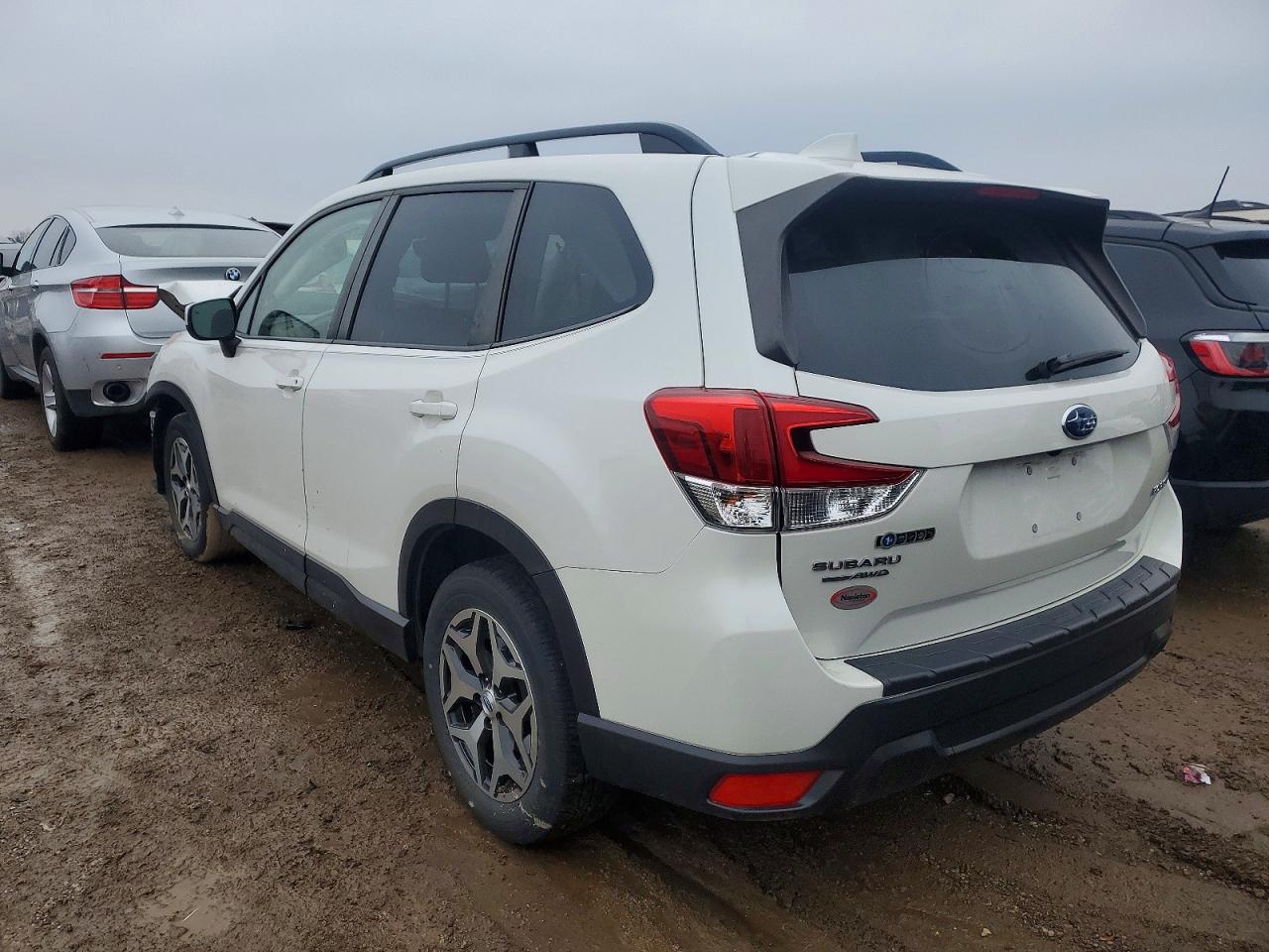 2021 SUBARU FORESTER PREMIUM photo 2